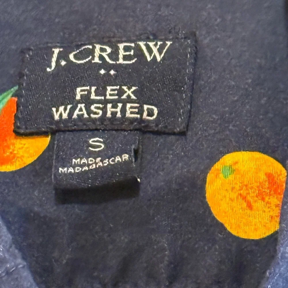 J. Crew Slim Fit Short Sleeve Navy Oranges Novelty all over, size Small